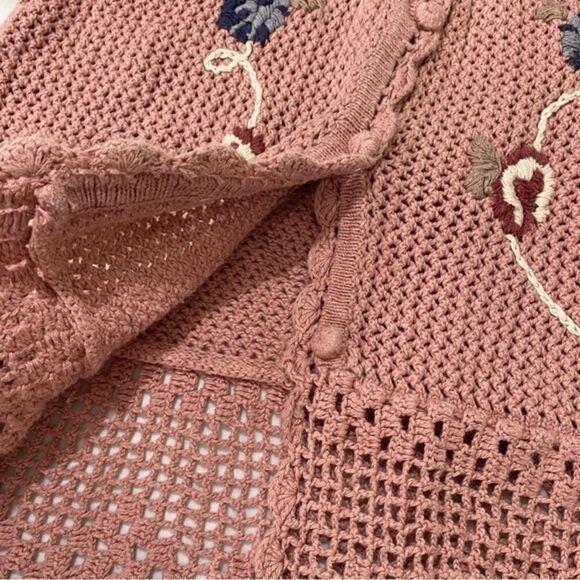 Vintage Embroidered Knit vest - Picture 3 of 5